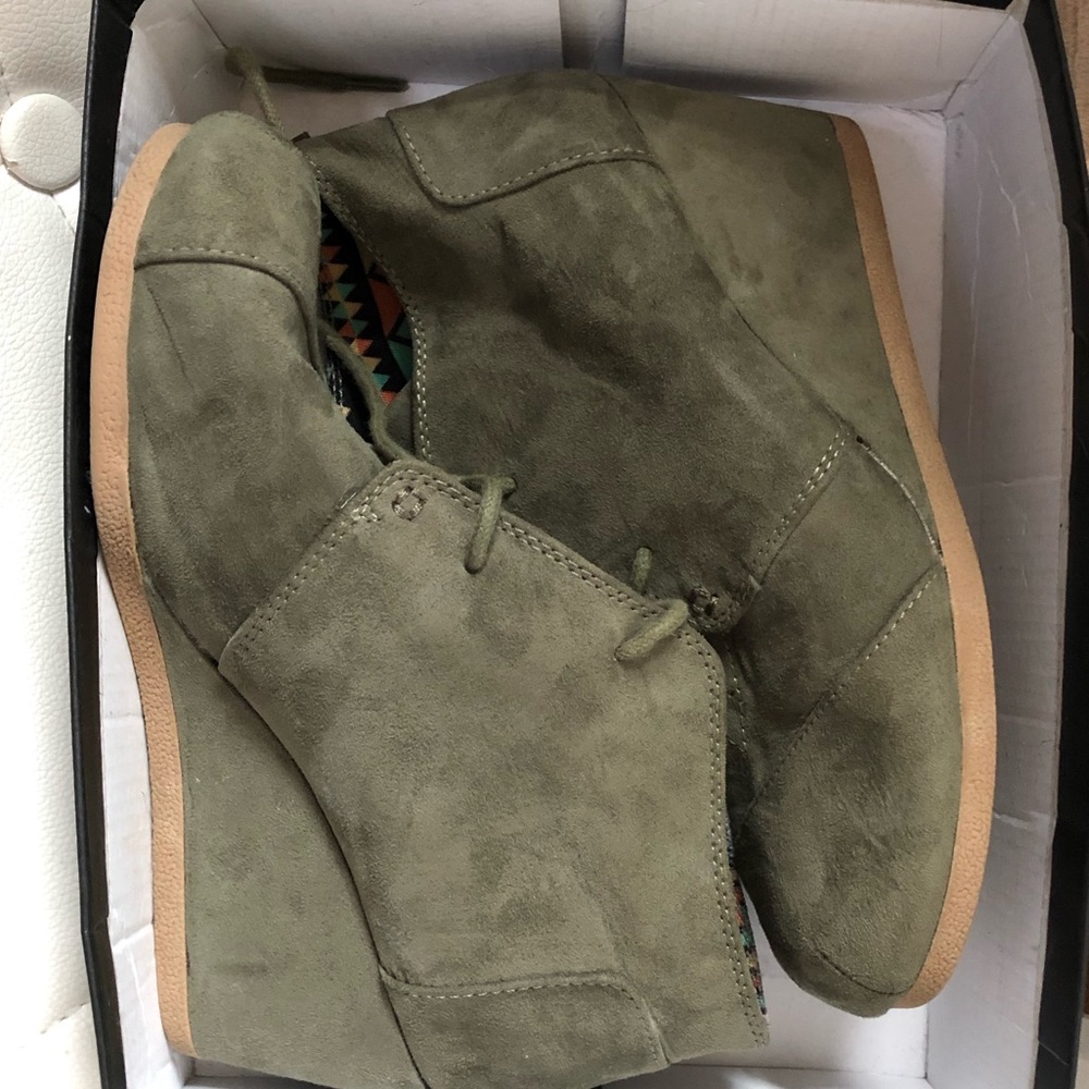 Green ankle boots